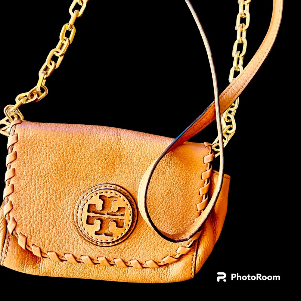 Tory Burch Marion Small camel brown leather crossbody bag. Perfect for festival